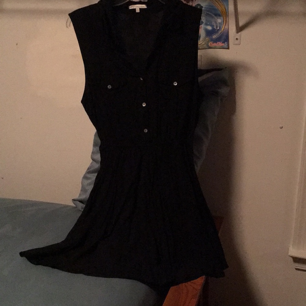 Adorable gently used little black dress w/ collar